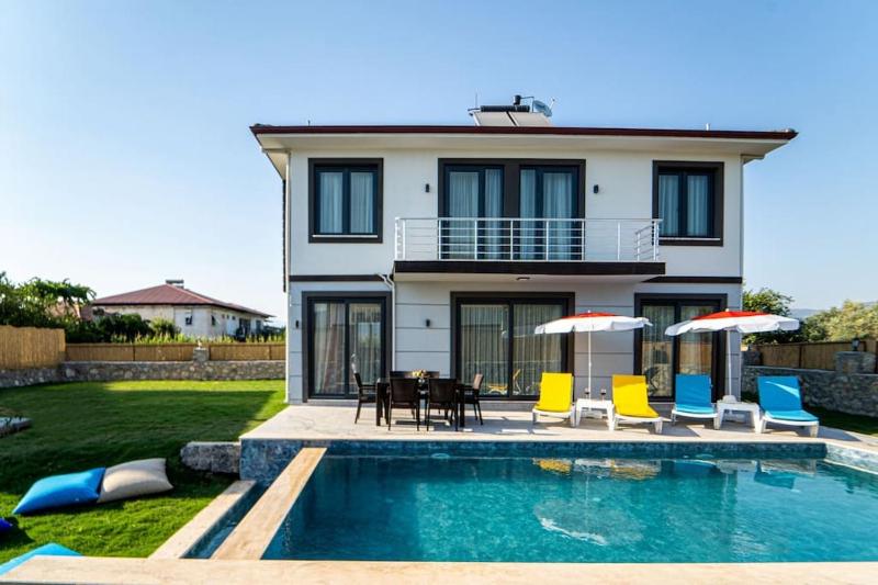 Villa Parla 2 / Fethiye — отель с удобствами в Фетхие
