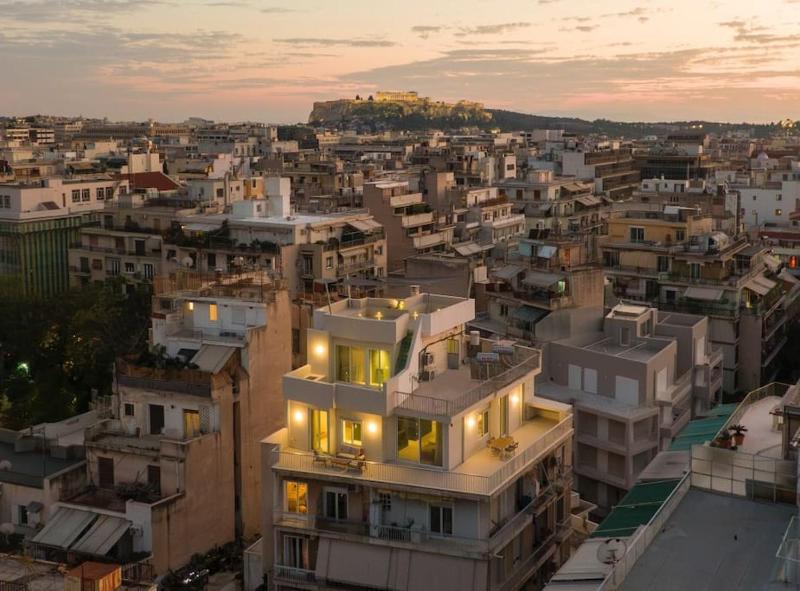 Цены на Penthouse with Private Rooftop and Hot Tub в Афины