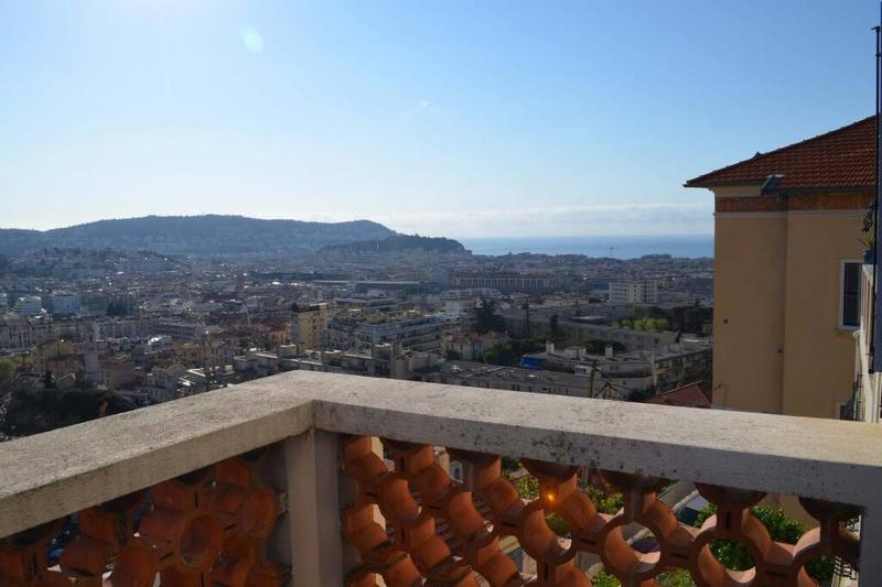 Charmante maison vue mer a Nice — комфортный отель в Николь