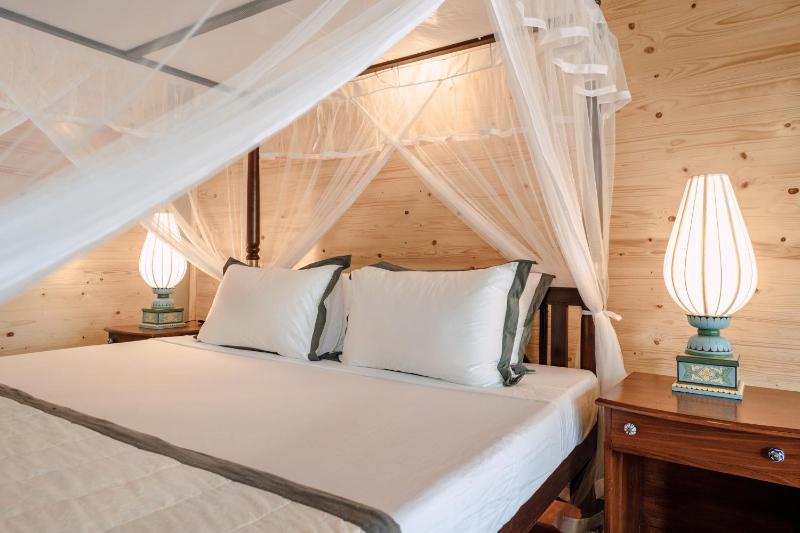 Pearl Divers Beachfront Apartment — отель с удобным расположением в Унаватуна