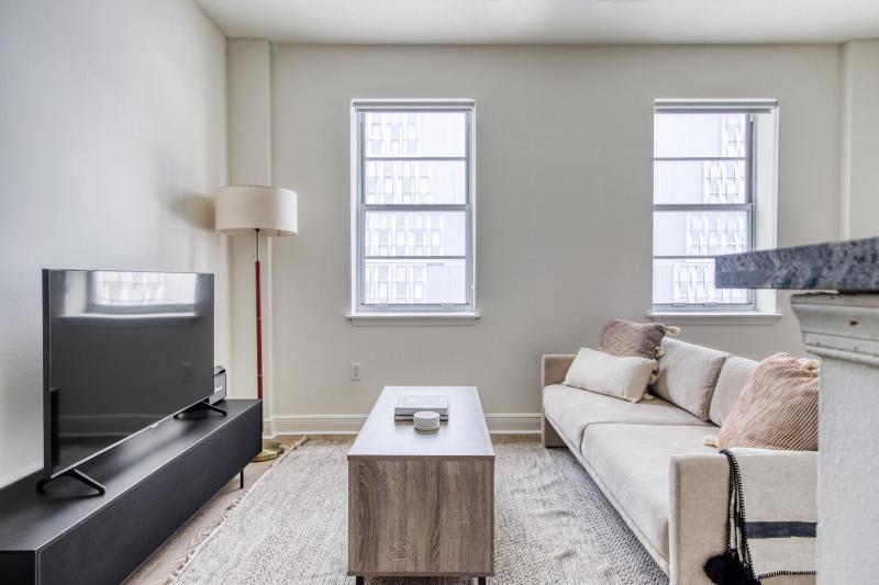 Downtown 1 BR w wd near Bus Stations MIA-29 — отель с удобным расположением в Майами