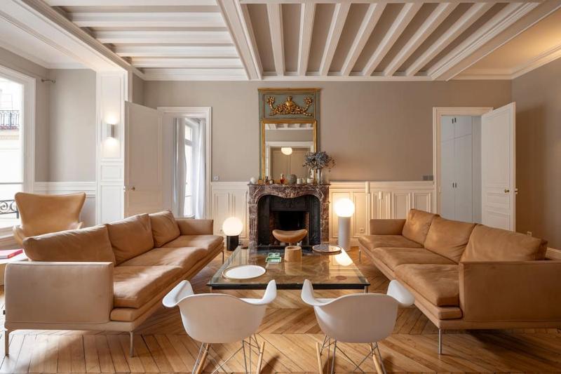 New Luxury Parisian apartment near Eiffel Tower — отель с удобным расположением в Париже