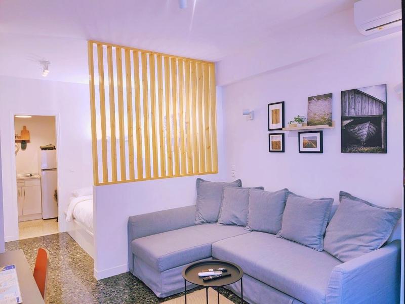 LIV - Cozy Nomad Retreat — отель с удобным расположением в Афины