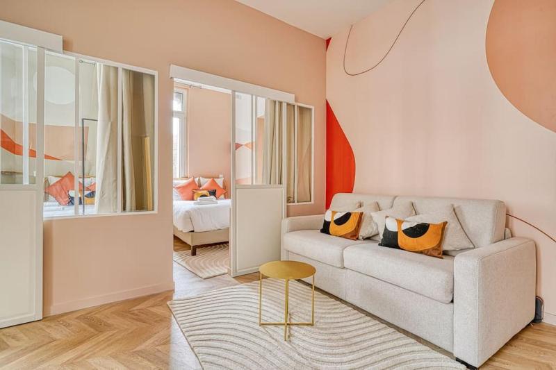 Appartement Place du Marechal Juin - II — комфортный отель в Париже