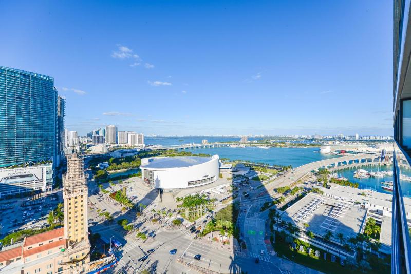 Luxury Apt with Amazing City Views All of Miami — комфортный отель в Майами