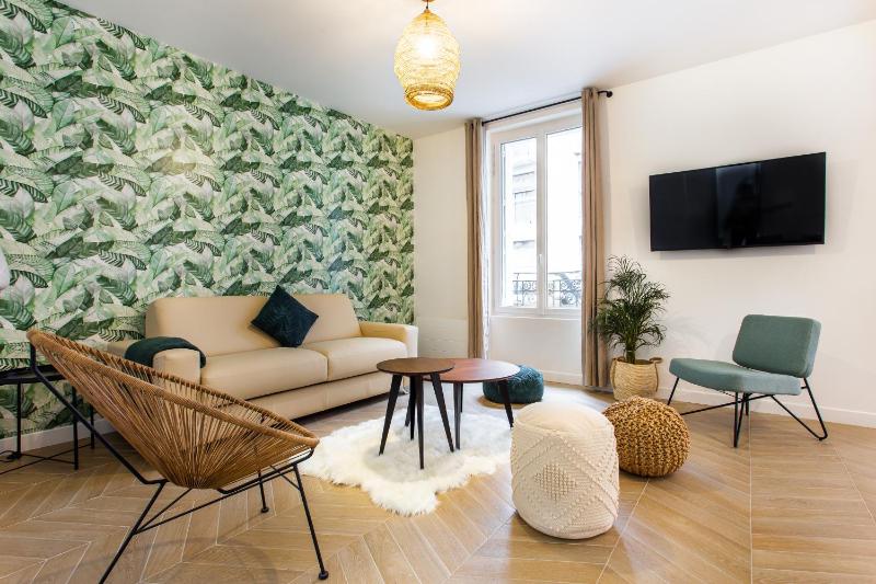 Цены на Cozy Home in Paris в Париже