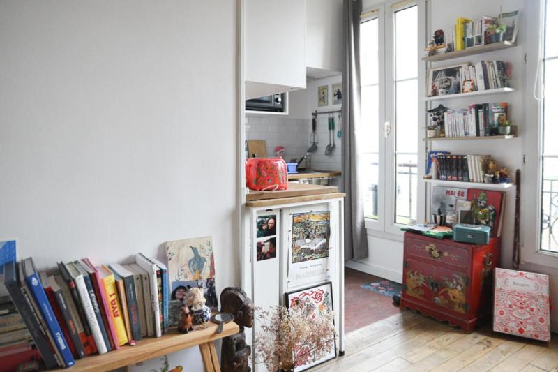 Цены на Small cocoon 2 steps from the Nation в Париже