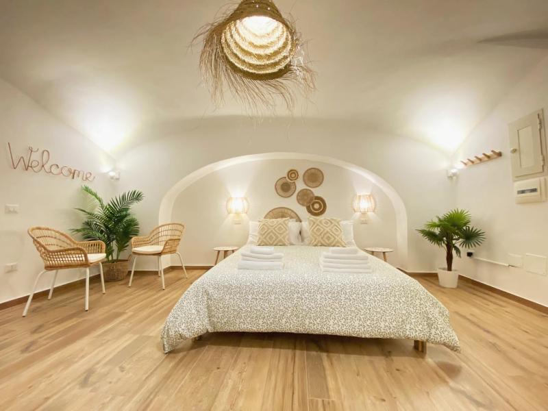 Napoli centro - Chiaia "Vetriera Inn" — отзывы гостей и цены