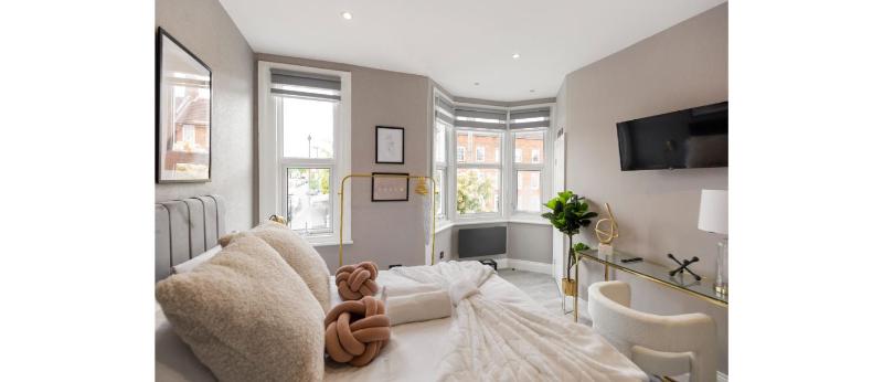 Цены на The Blissful Abode: Your Cushy Studio for Two в Лондоне