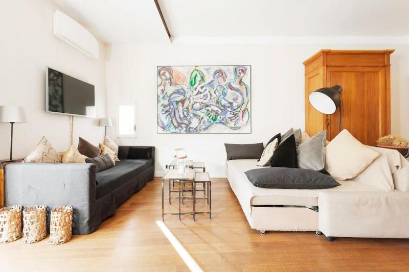 Charming Penthouse with terrace Colosseum — отель в Риме, Италия