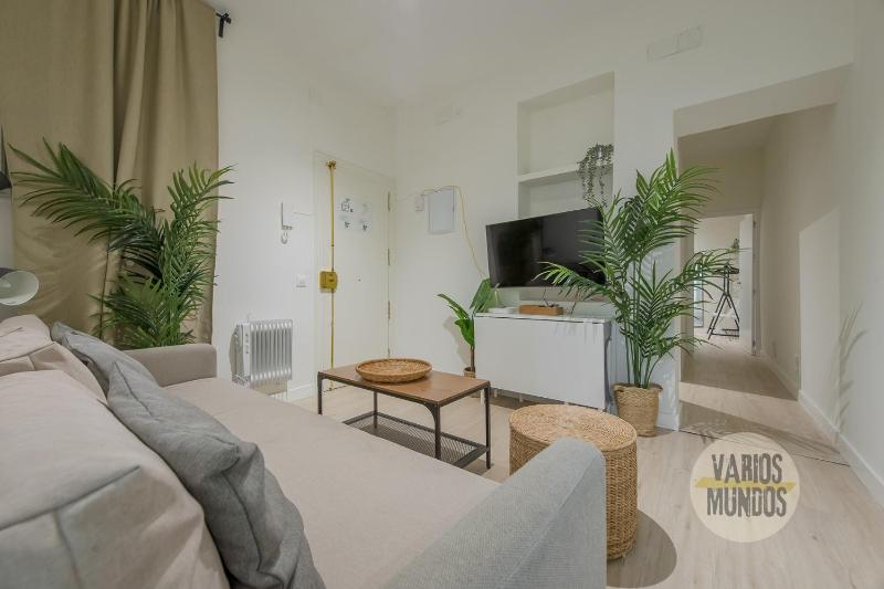 New Apt de 7pax en el corazon de Malasana — отель с удобным расположением в Мадриде