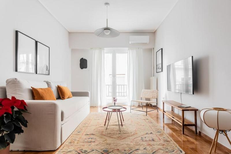 Цены на Comfy 1BR Apartment in Ampelokipoi by UPSTREET в Афины