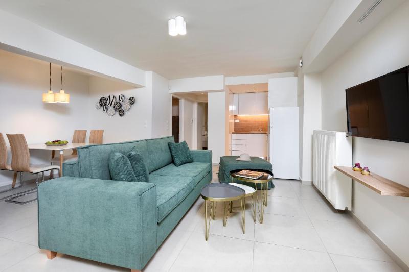 Mystique One Bedroom Apartment by BluPine — комфортный отель в Афины