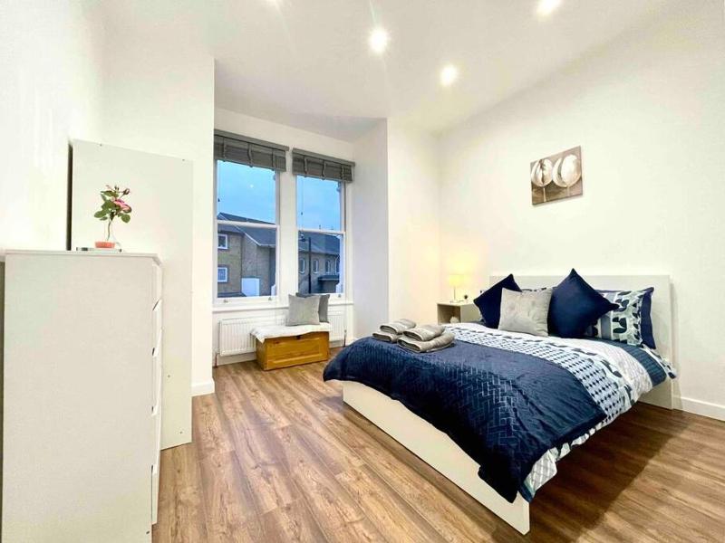 A fantastic one double bedroom flat — отель с удобствами в Лондоне