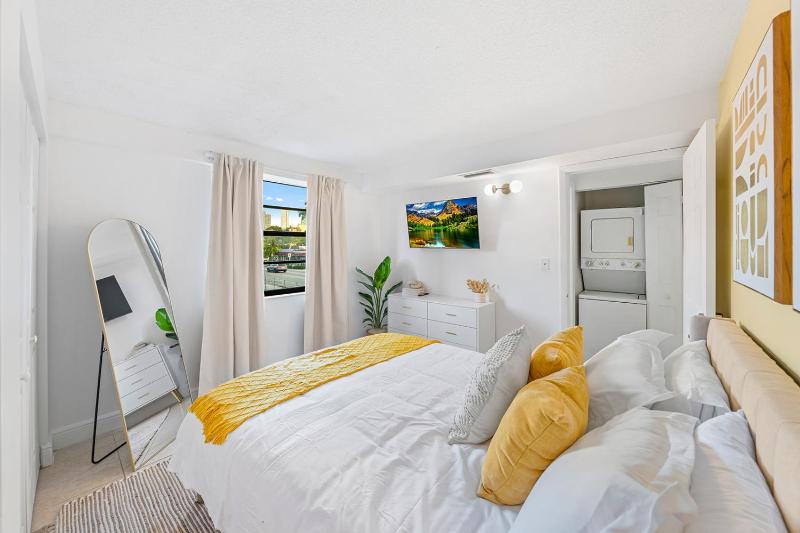 Attractive 3BD 2BA Condo in Historic Little Havana — комфортный отель в Майами