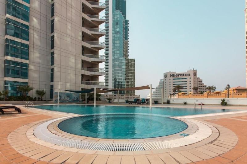 Silk Valley - Elegant 3 Bhk Near Jbr Beach — отель с удобствами в Дубае