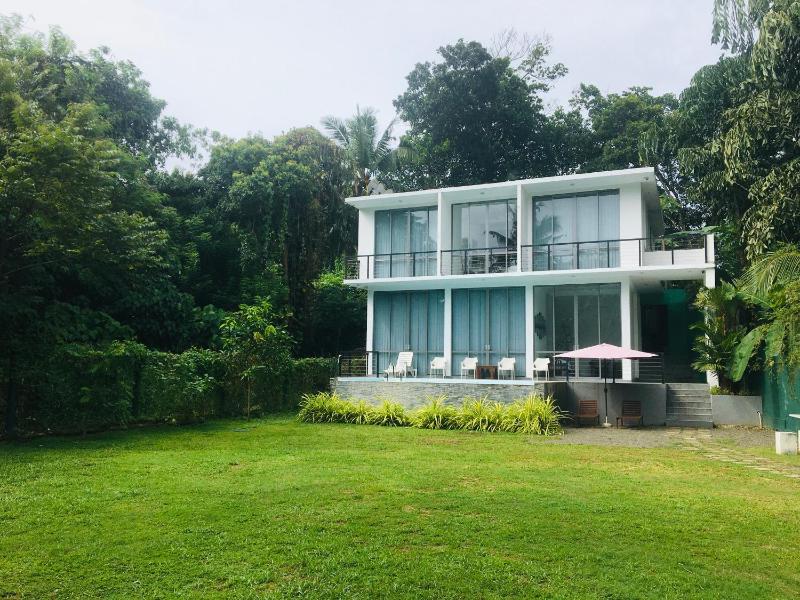 Neilis Villa — отзывы гостей и цены