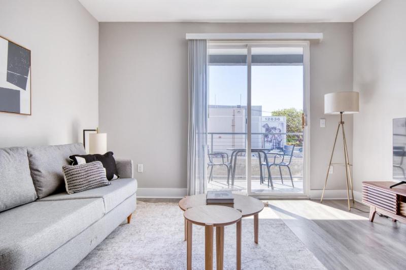 Playa Vista 2BR w Gym Pool nr restaurants LAX-649 — отель с удобствами в Лос-Анджелесе