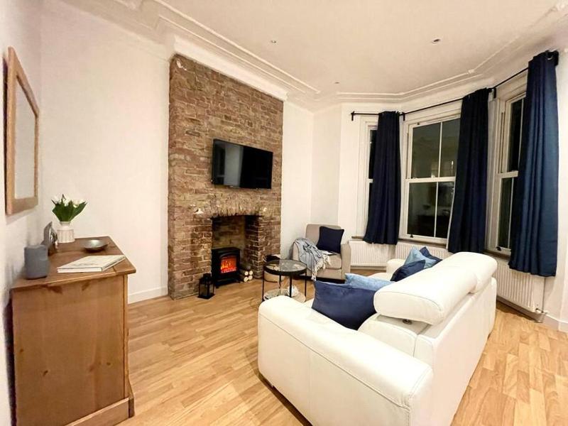 A charming one double bedroom flat — отель в Лондоне, Соединенное Королевство