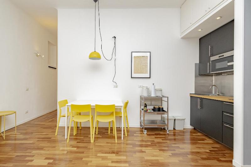 Цены на Xenia Apartments - Cozy Luminous flat near Navigli в Милане