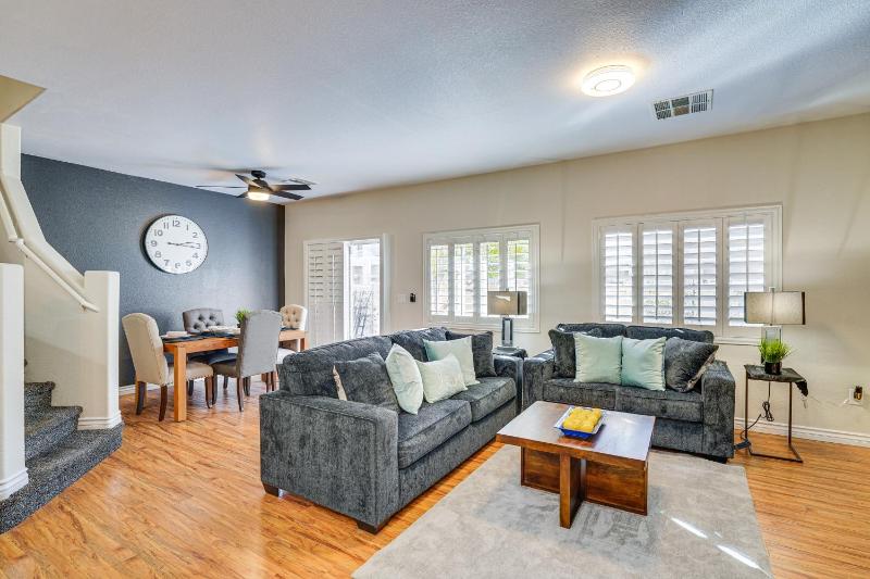 Цены на Henderson Retreat about 14 Mi to The Las Vegas Strip! в Лас Вегасе