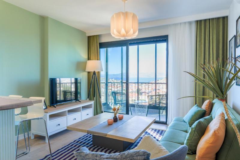 Cozy Flat with Balcony 5 min to Cesme Marina — отель с удобствами в Чешме