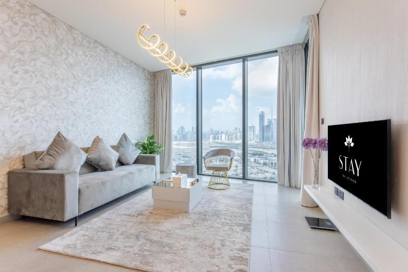STAY BY LATINEM Luxury 1BR Holiday Home WG2603 near Burj Khalifa — комфортный отель в Дубае