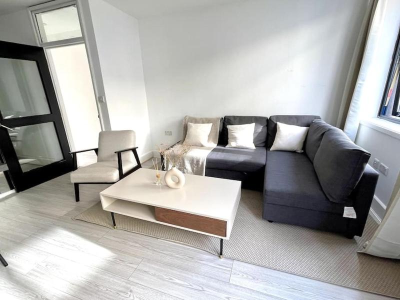 3-Apartment complex for large group bookings. — комфортный отель в Лондоне