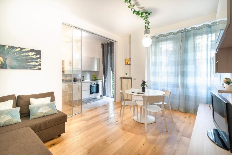 Charlotte's home41 (Centrale-Duomo-Porta Nuova) — отель в Милане, Италия