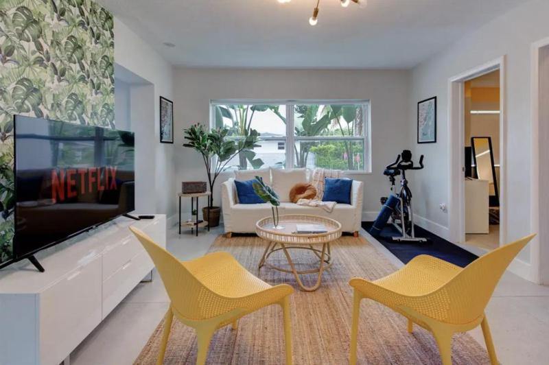 Shorecrest - Work Friendly & Near Miami Beach — комфортный отель в Майами