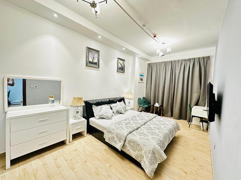 Pleasant Master BedRoom at La Residence Jumeirah Village Triangle, Dubai — отзывы гостей и цены
