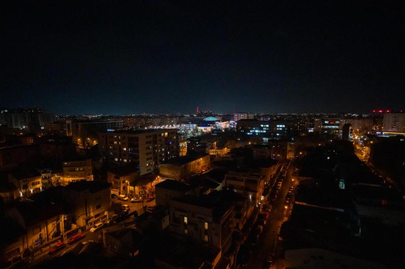 Designer's Delight: Modern 1BR near City Center — отель с удобствами в Бухаресте
