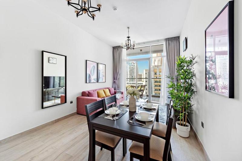 StoneTree - Elegant 1BR with Stunning View of Marina — отель с удобствами в Дубае