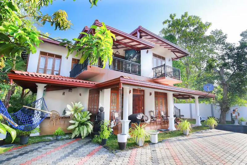 White Star Villa Hikkaduwa — отель в Хиккадува, Шри-Ланка