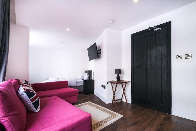 Alluring Piccadilly retreat Sleep 4 VRE — отель с удобствами в Лондоне
