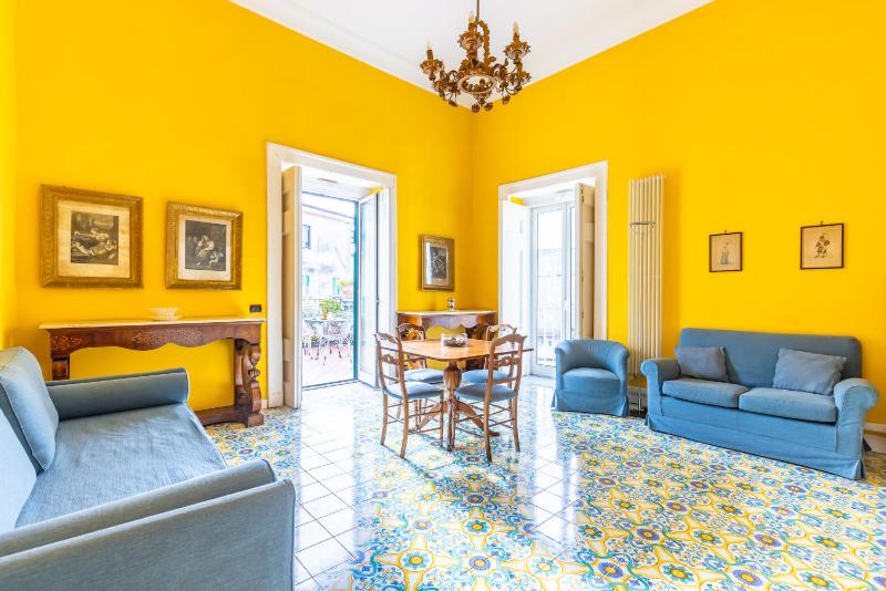 Santa Chiara Charming House with Terrace at Historical Center — забронировать отель в Неаполе