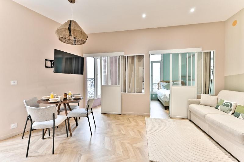 Appartement proche Parc Monceau - Gourgaud — забронировать отель в Париже