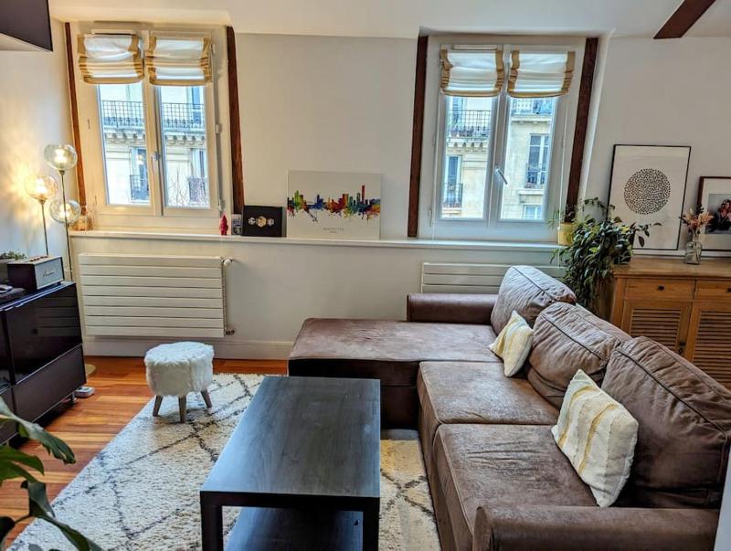 Цены на Superbe appartement - rue privee в Париже
