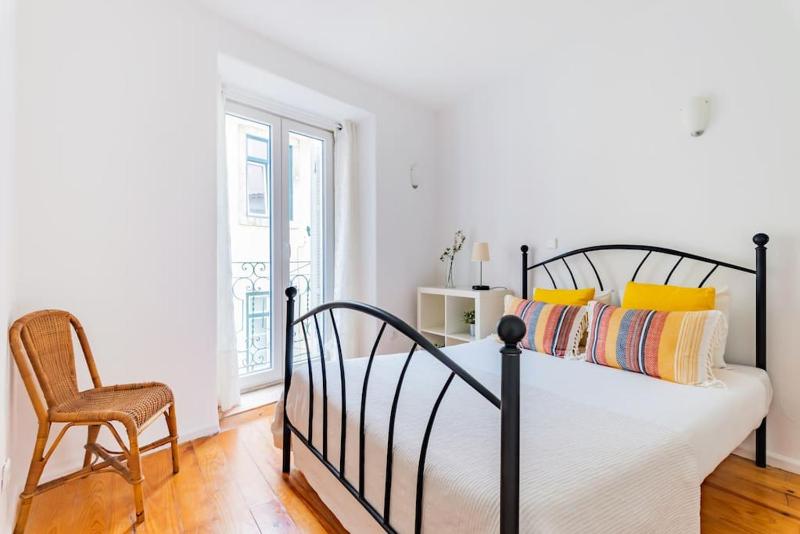 2BR at Historical Chiado — комфортный отель в Лиссабоне
