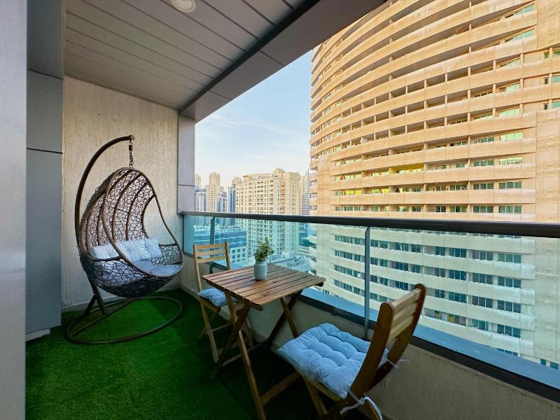 35% OFF in Top View Studio w/ Balcony in Marina — отель с удобным расположением в Дубае