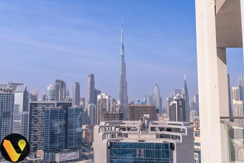 Vogue Bayz -Burj Khalifa Views near Dubai Mall — забронировать отель в Дубае