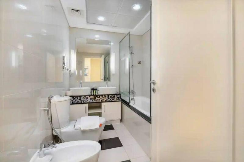 Amazing 1BR in Downtown 2Mins walk to Dubai Mall — отель с удобным расположением в Дубае