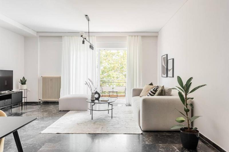 Capacious 3BR apartment in the heart of Marousi — отель с удобствами в Афины
