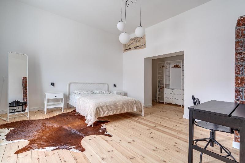 Spacious apartment in the heart of Old town — отель с удобствами в Вильнюсе