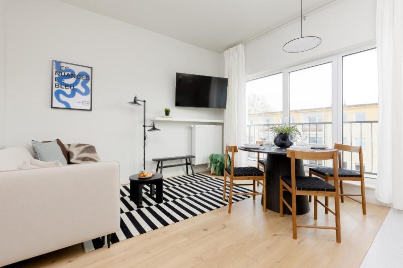 Warszawa Bright 2-bedroom Apartment by Renters — забронировать отель в Варшаве