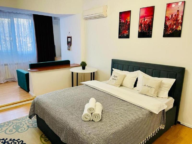 Цены на Apartamenty MOON APARTMENTS - BAITURSYNOVA 98-2 в Алматы