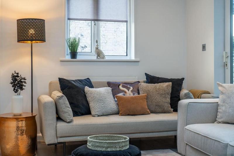 Цены на 4 beds - TOOTING - 20 min to Central London - Free Parking в Лондоне