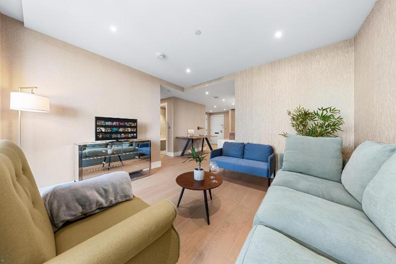 Luxury 1BDR + Balcony - London — забронировать отель в Лондоне