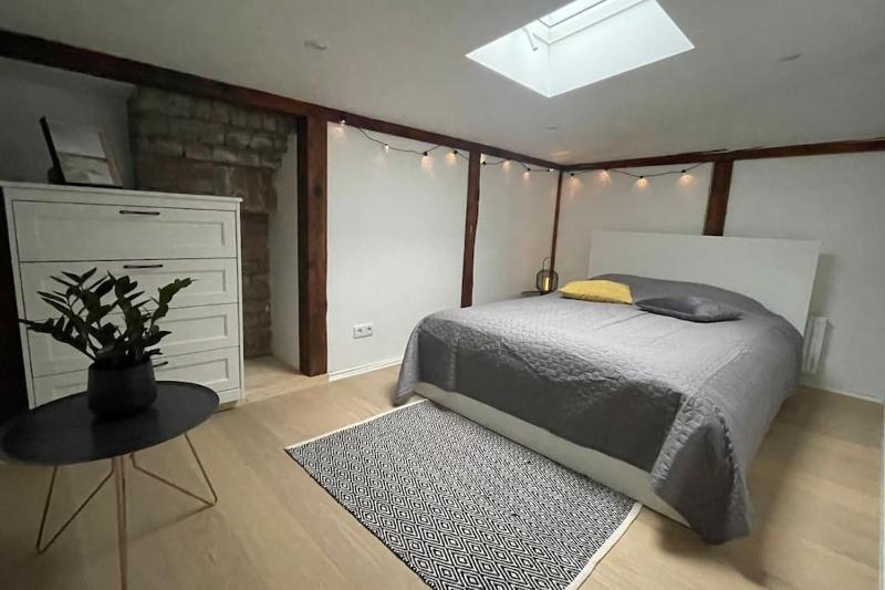 Central Newly renovated 2 bedroom Mansard — отель с удобствами в риге