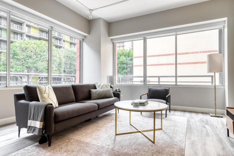 Downtown 1br w pool gym roof nr Broad Museum LAX-1014 — комфортный отель в Лос-Анджелесе